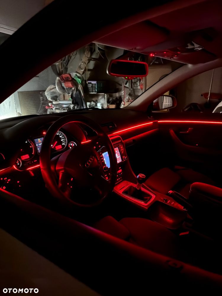 Audi A4 Limousine - 14