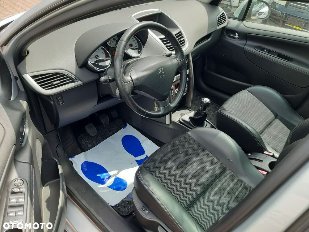 Peugeot 207 - 11