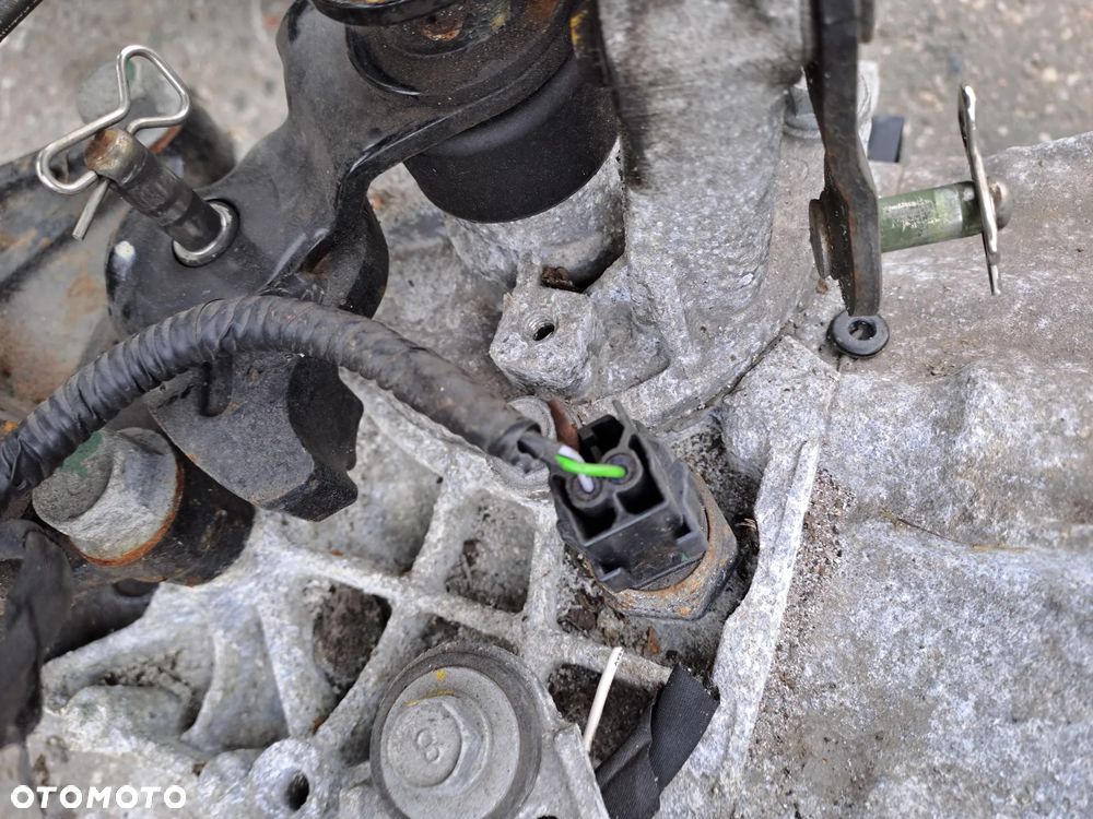 Hyundai IX20 Kia Venga 1.4 16V skrzynia biegów kod TBJ5F półosie - 11