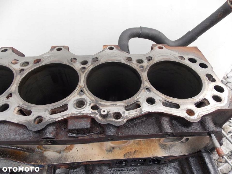 BLOK SILNIKA MAZDA B2500 RANGER I 2.5 TD - 4