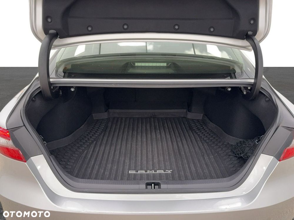 Toyota Camry - 11