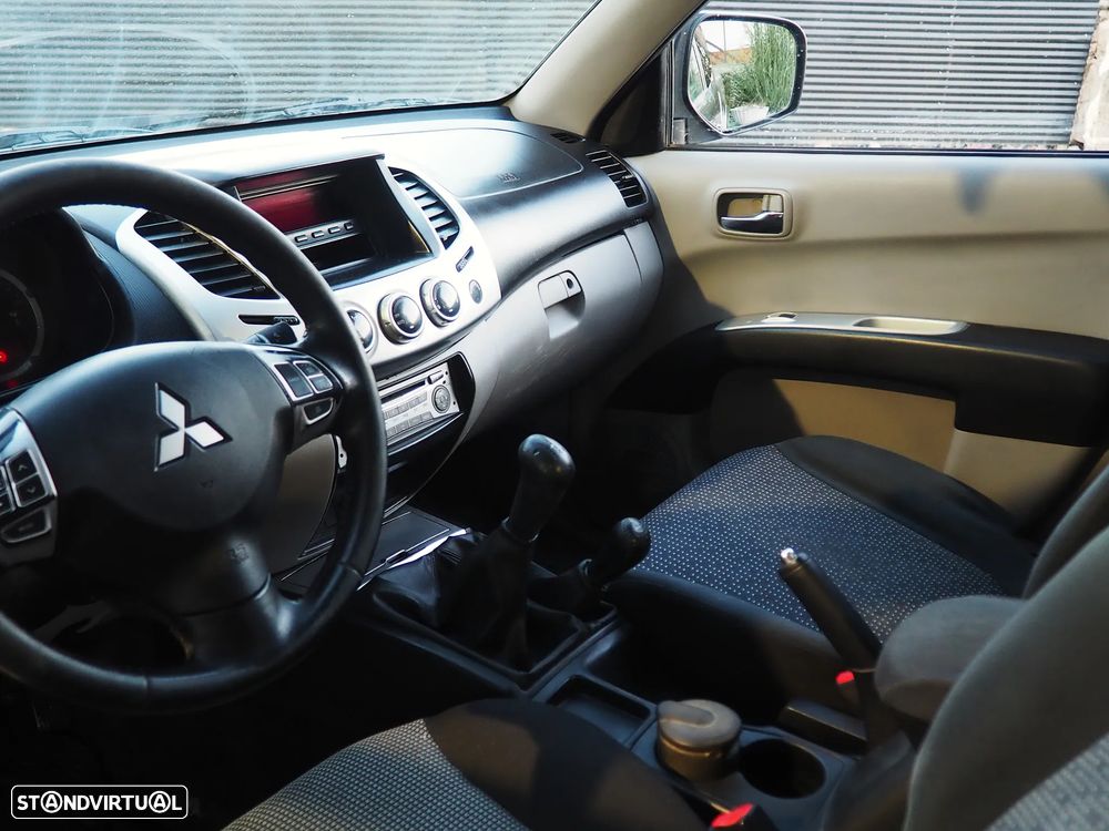 Mitsubishi L200 2.5 DI-D Club Invite 3L CC 4WD - 12