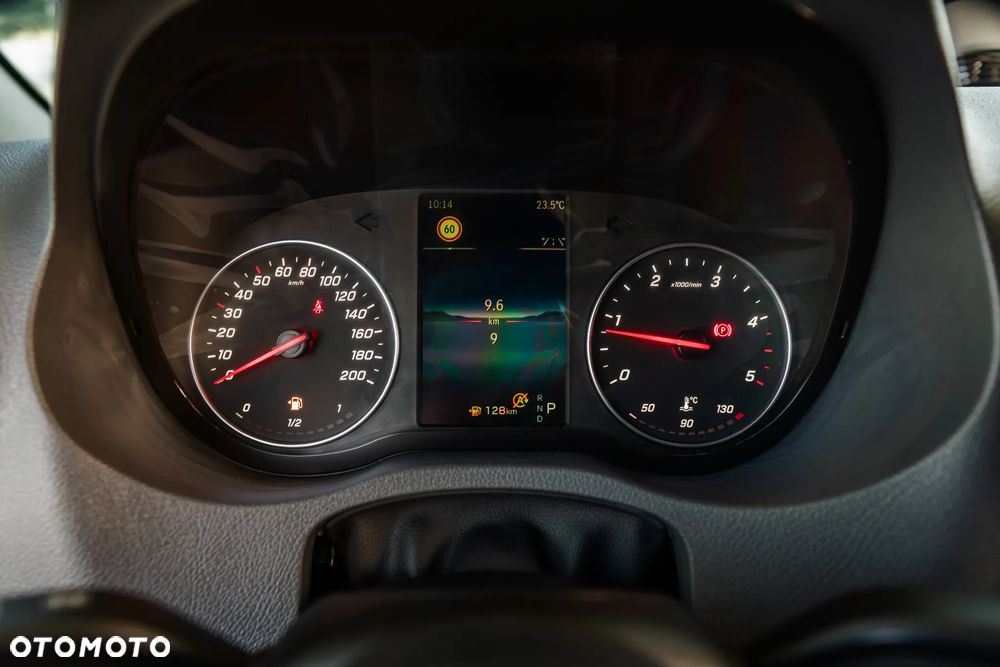 Mercedes-Benz Sprinter - 13