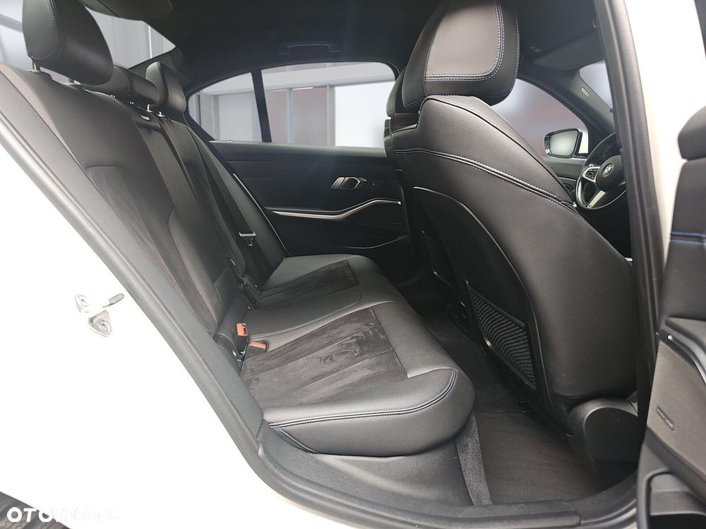 BMW Seria 3 320i - 12
