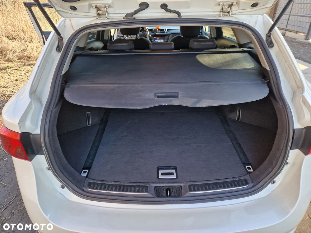 Toyota Avensis 1.8 Style MS - 21