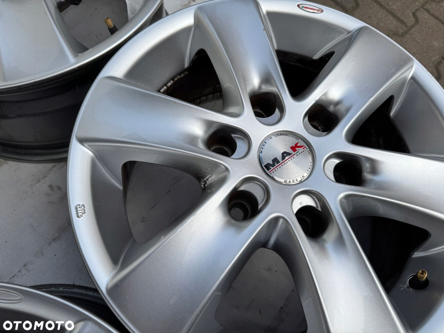 Felgi MAK Mitsubishi Pajero 6x139,7 16" 7J ET38 797 - 7