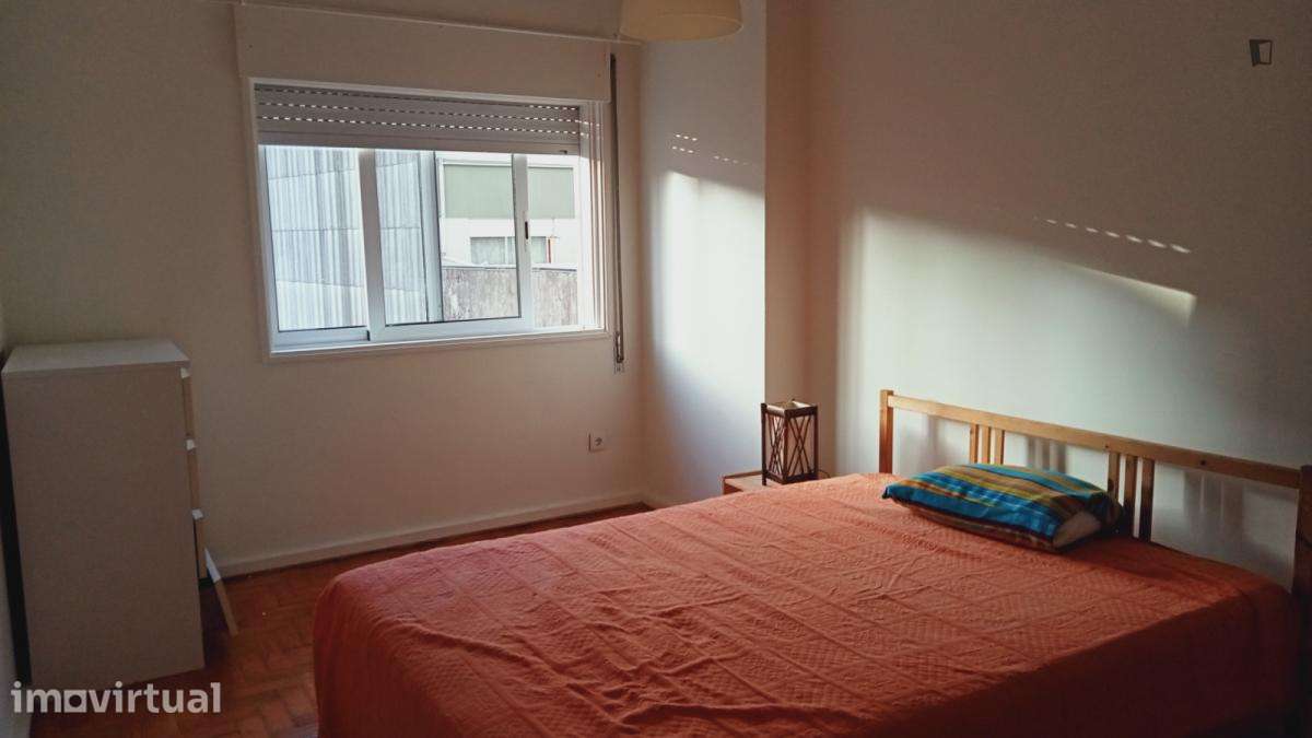 Quarto - localizado em Santo Ildefonso Porto - Grande imagem: 2/6