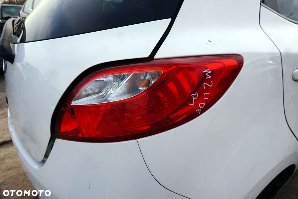 LAMPA TYLNA PRAWA 2 II DE LIFT 5D HB D651-51-150M MAZDA 2010-2014 - 1