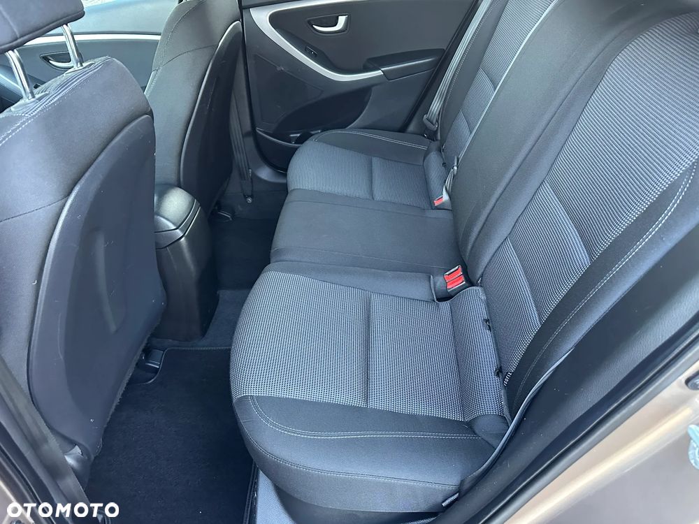 Hyundai i30 blue Kombi 1.6 GDi Style - 7