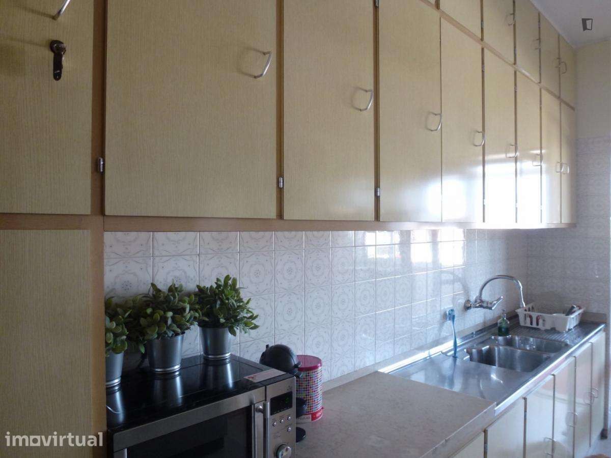 Quarto - localizado em Campolide Lisbon - Grande imagem: 3/13
