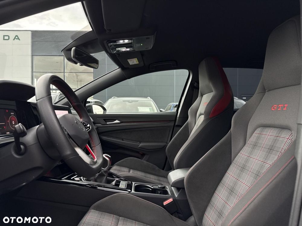 Volkswagen Golf - 10