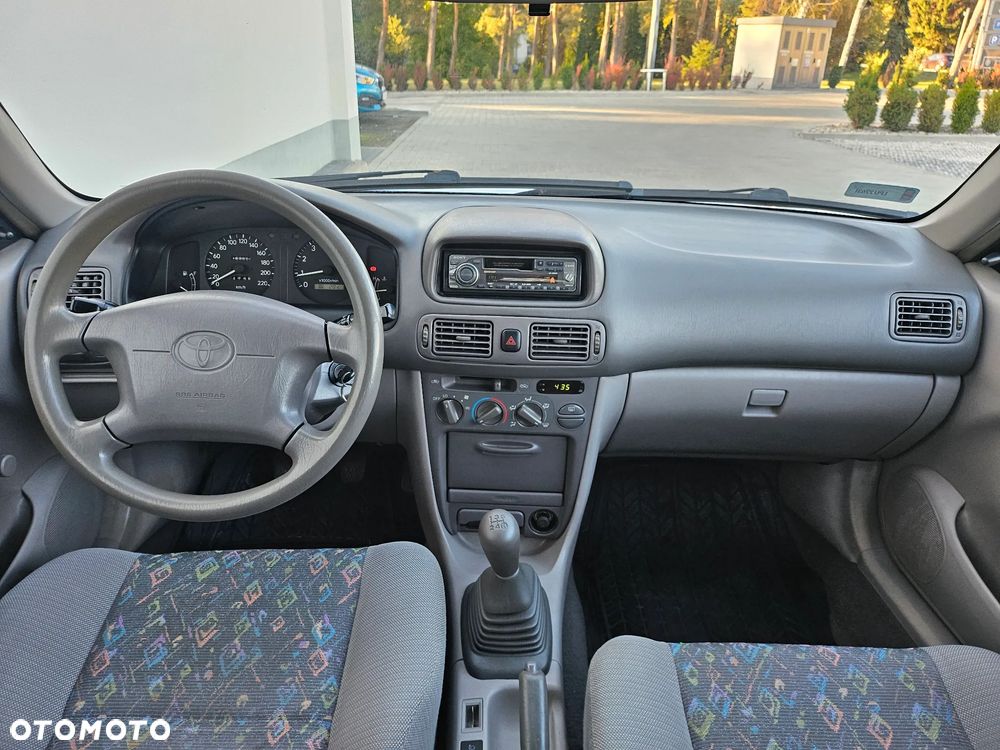Toyota Corolla - 10