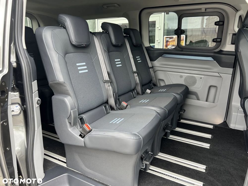 Ford Tourneo Custom - 22