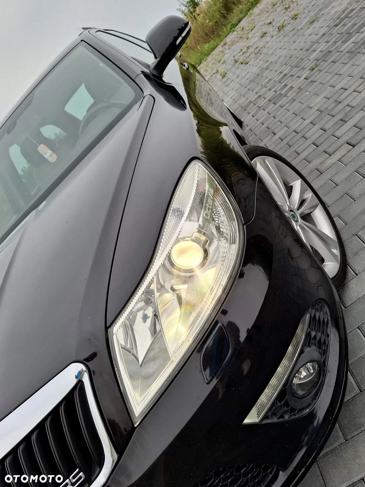 Skoda Octavia 2.0 TDI CR DPF RS - 23