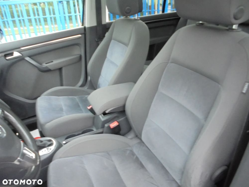 Volkswagen Touran 2.0 TDI DPF BlueMotion Technology DSG Highline - 6