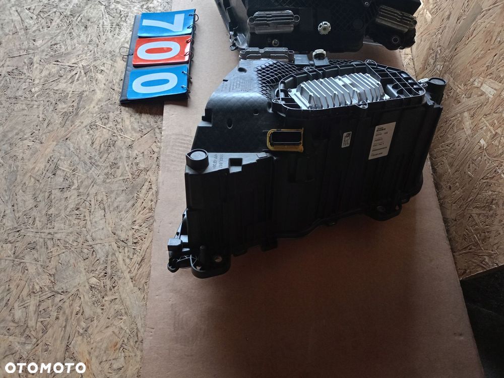 LAMPA REFLEKTOR LED CZARNY PRAWY LEWY VOLVO FH5 - 4
