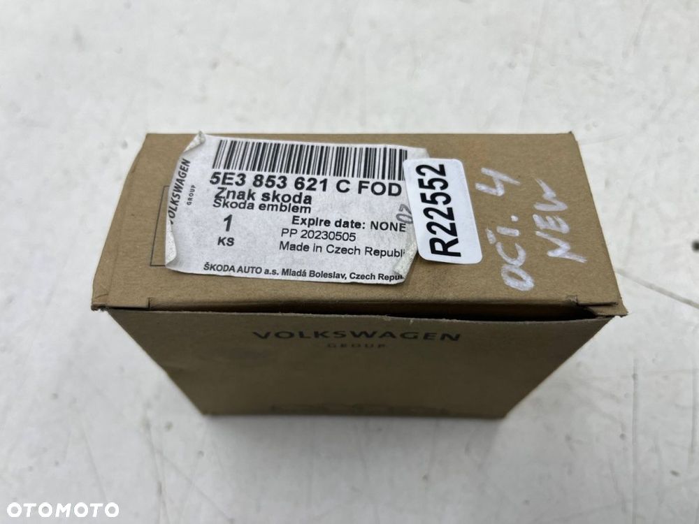 Znaczek Skoda Octavia IV 4 19r.- NOWY znaczek maski emblemat na przedni zderzak przód ORYGNALNY - 3