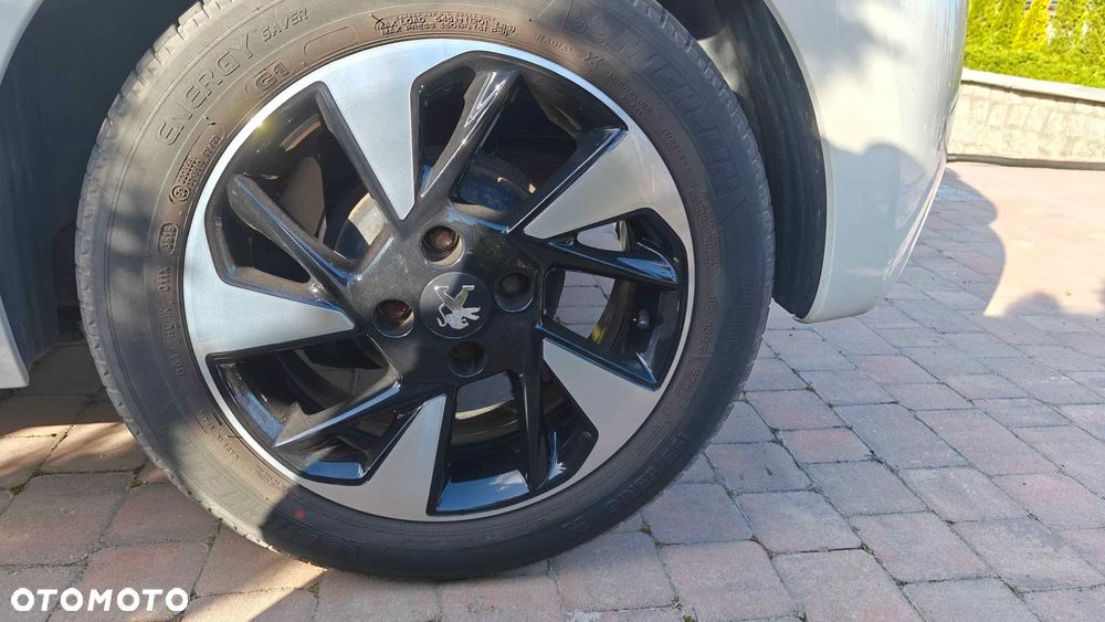 Peugeot 208 1.2 PureTech GPF Signature S&S - 21