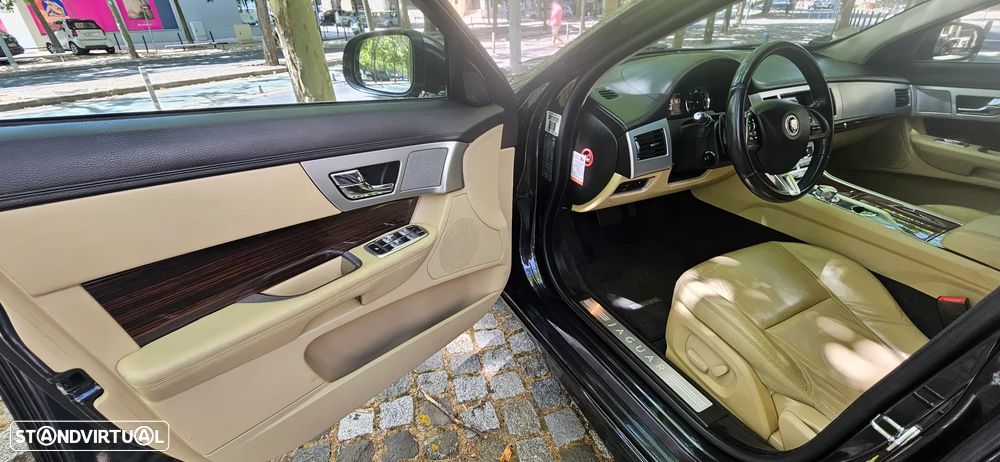 Jaguar XF 2.2 D Premium Luxury - 10