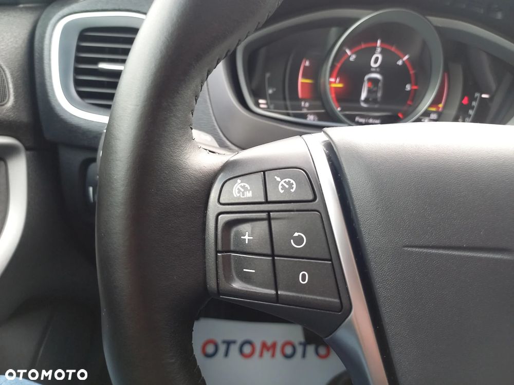 Volvo V40 D2 Drive-E Momentum - 23