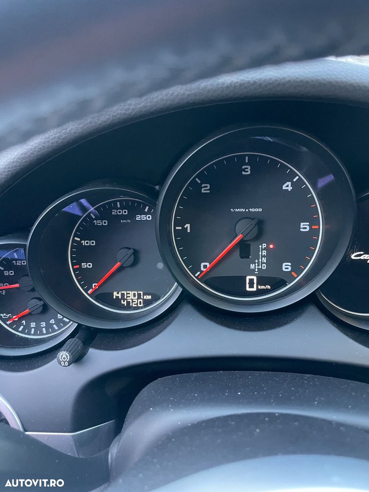 Porsche Cayenne 3.0 L - 6
