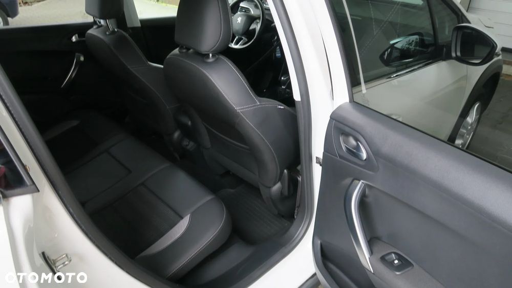 Peugeot 2008 1.2 Pure Tech Style S&S EAT6 - 12