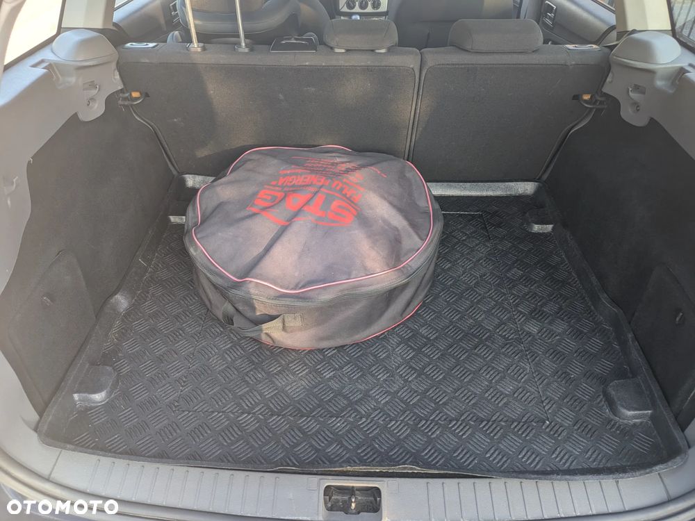 Ford Focus 1.6 Trend EU5 - 11