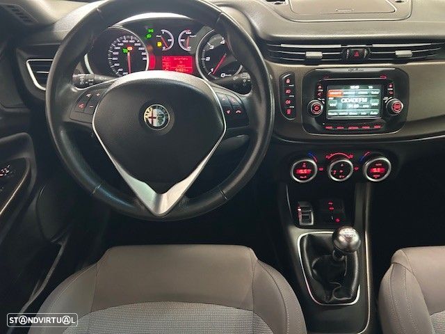 Alfa Romeo Giulietta 1.6 JTDM Distinctive - 14