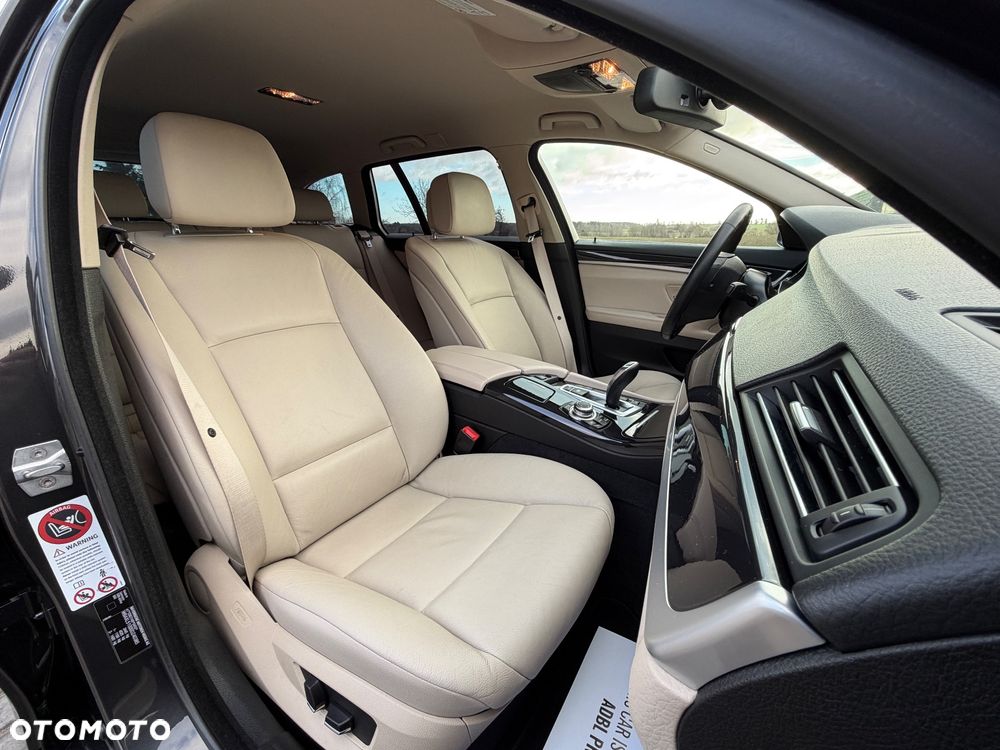 BMW Seria 5 528i xDrive Sport-Aut Luxury Line - 7