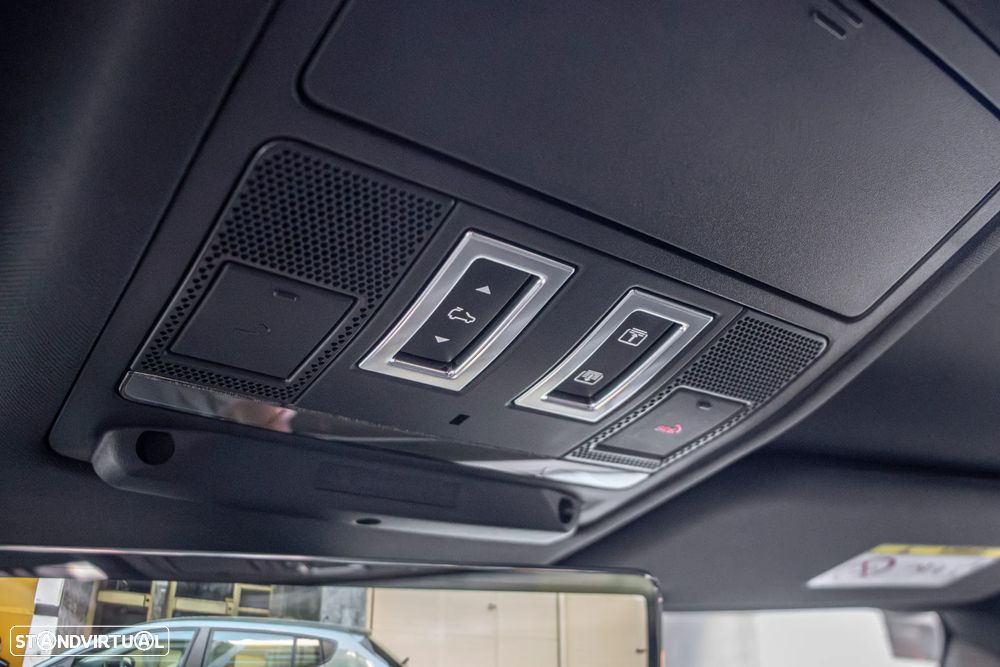 Land Rover Defender - 28