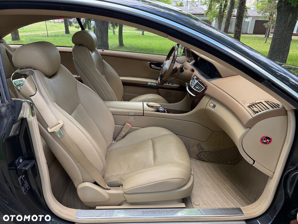 Mercedes-Benz CL 500 4-Matic BlueEff - 36