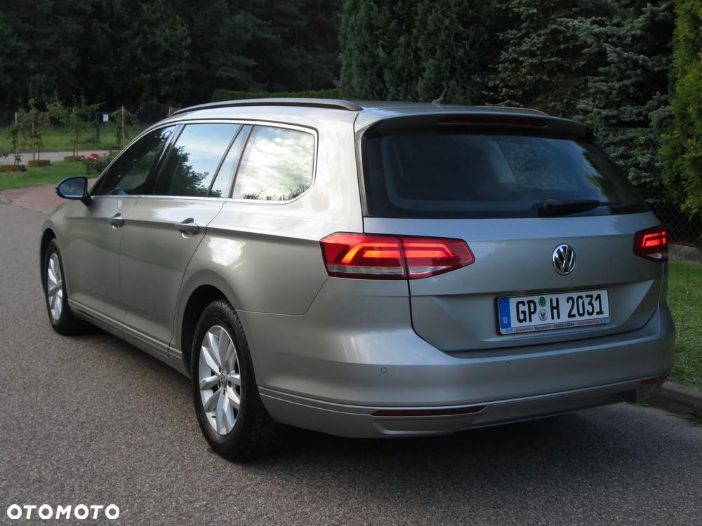 Volkswagen Passat Variant 2.0 TDI (BlueMotion Technology) Highline - 11
