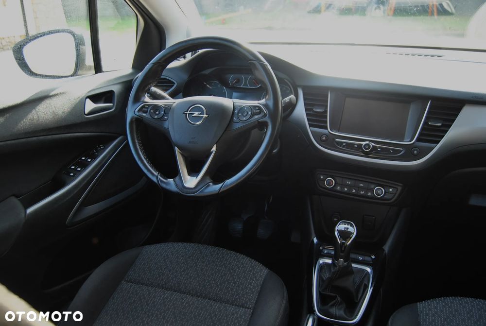 Opel Crossland X 1.2 Essentia - 11