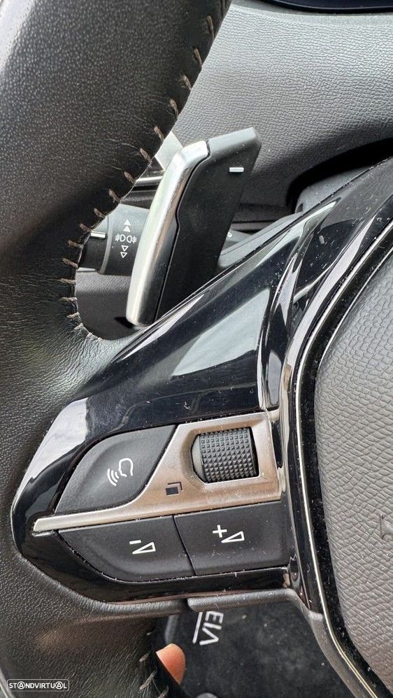 Peugeot 5008 1.2 PureTech Allure EAT8 - 18