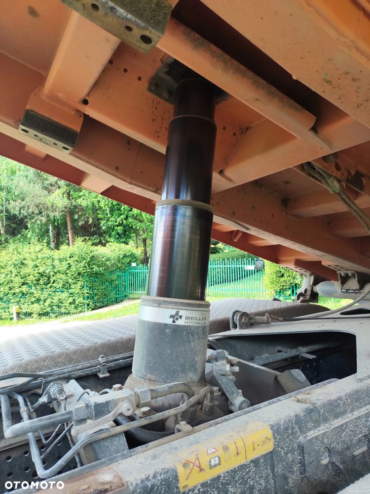 Mercedes-Benz Arocs - 9