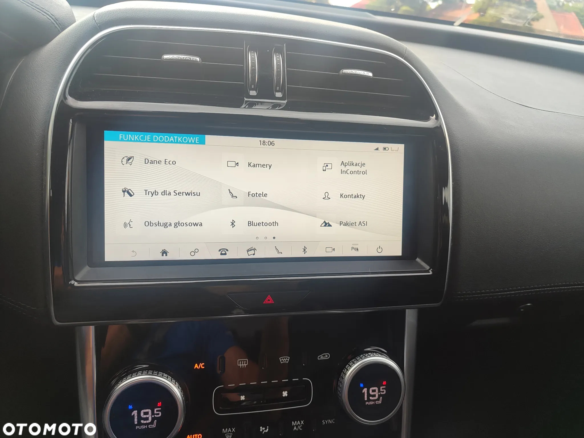 Jaguar XE 2.0 P300 AWD SE - 18