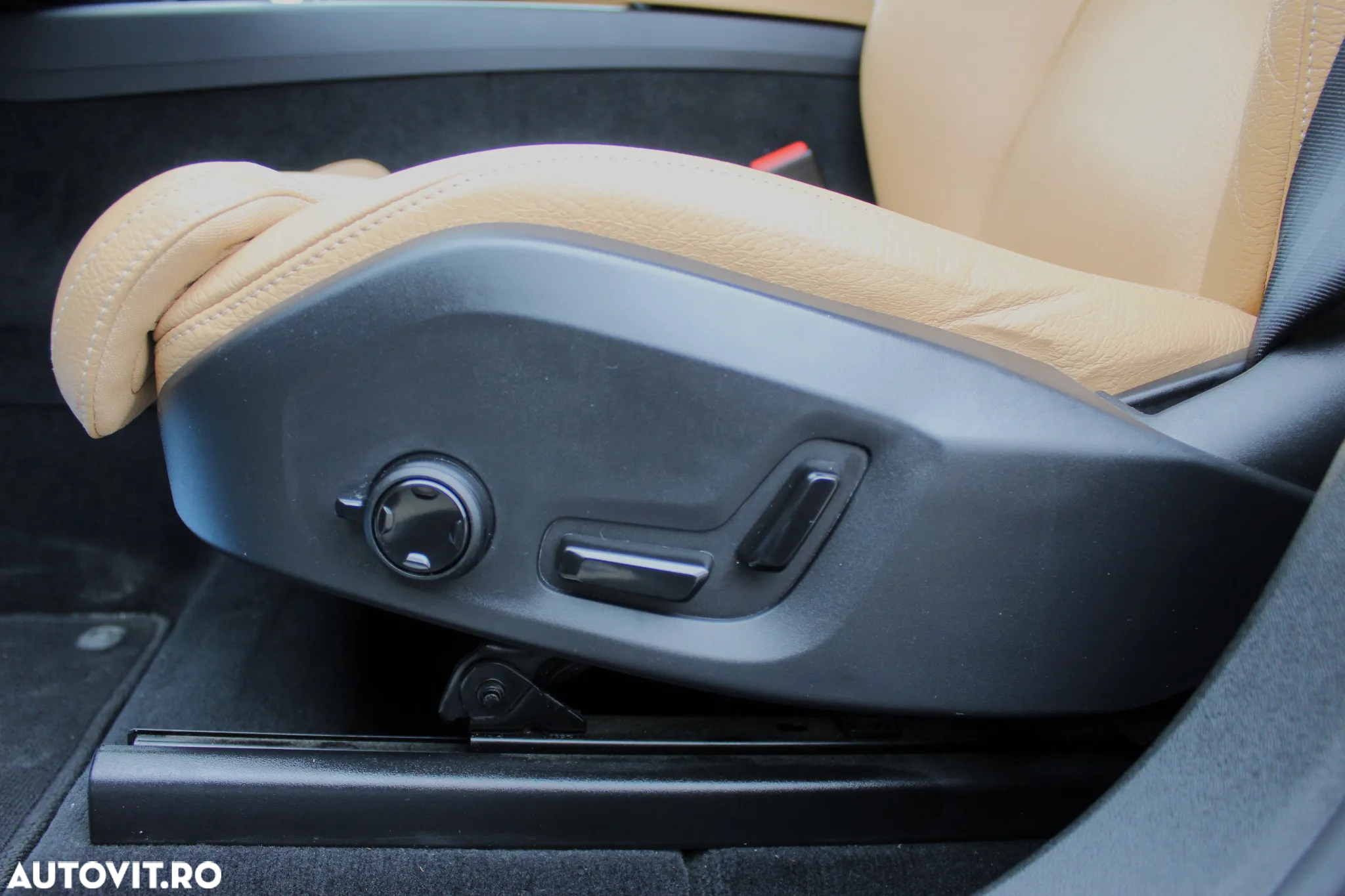Volvo XC 60 B4 MHEV AT8 AWD Inscription - 18