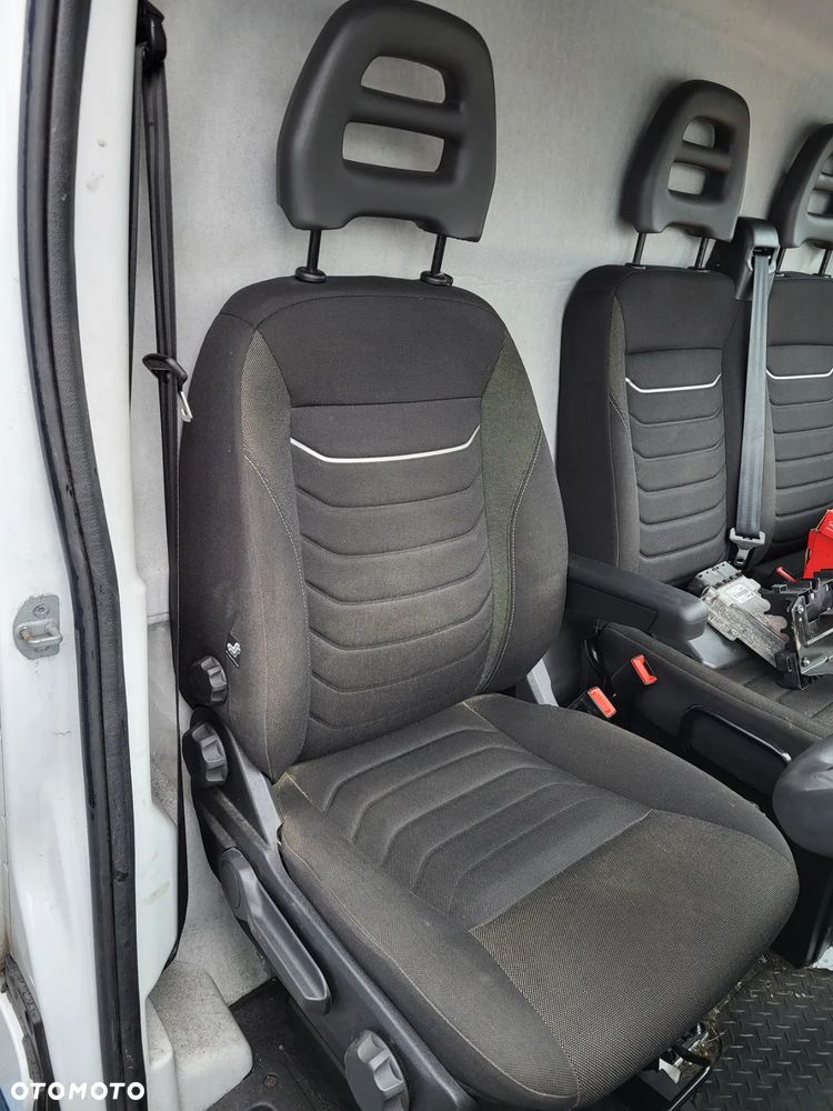 IVECO DAILY 2022- FOTEL PASAŻERA PRAWY POJEDYŃCZY Z PODŁOKIETNIKIEM HI-ADAPTIVE REGULACJE - 1