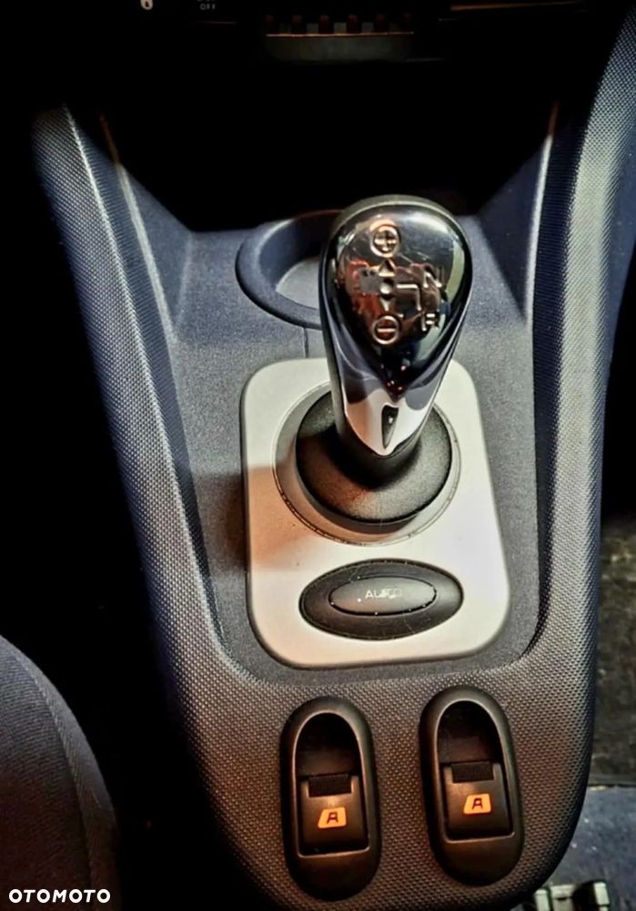 Peugeot 1007 1.6 Trendy 2-Tronic - 8