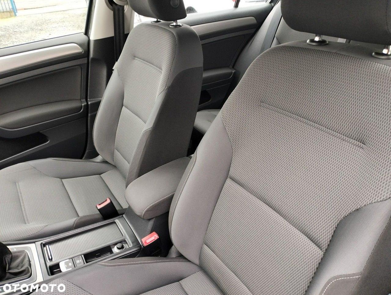Volkswagen Golf 1.6 TDI BlueMotion Technology Comfortline - 14
