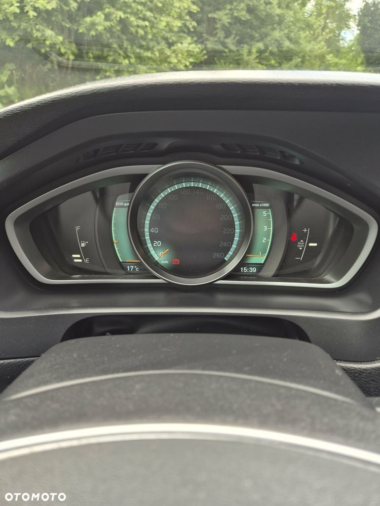 Volvo V40 Cross Country - 11