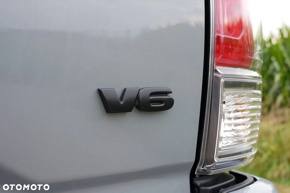 Toyota Tacoma - 13