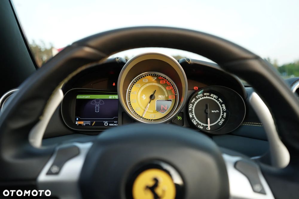 Ferrari California T - 35