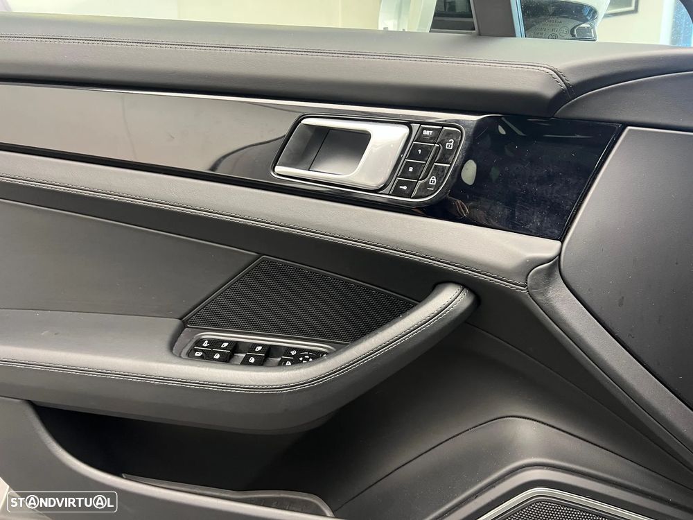 Porsche Panamera Sport Turismo 4 E-Hybrid - 28