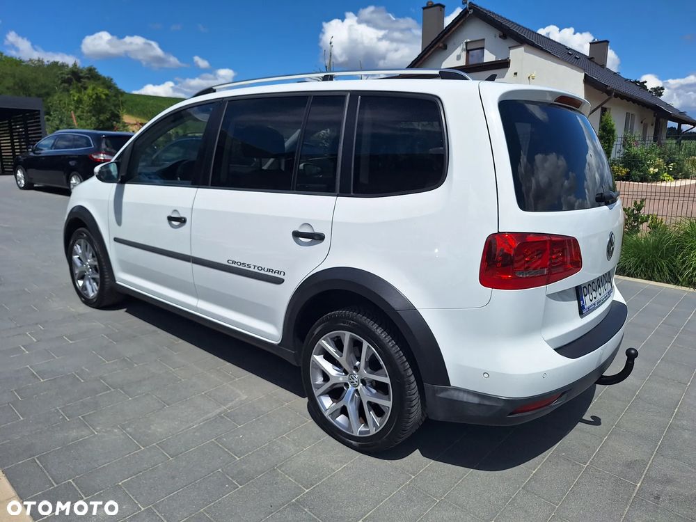 Volkswagen Touran - 12