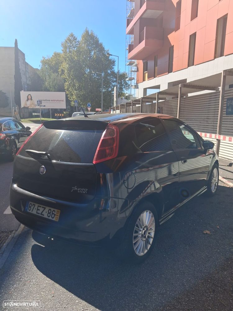 Fiat Grande Punto 2007 photo 2