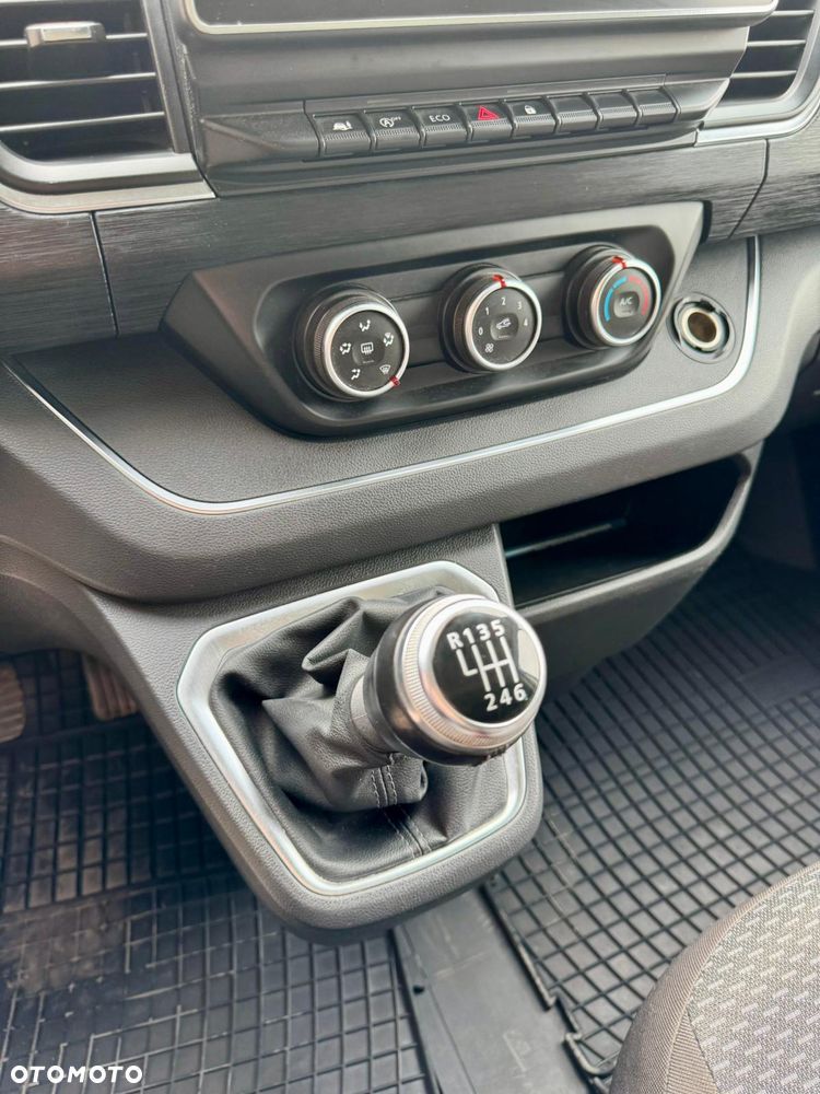 Renault Trafic - 16