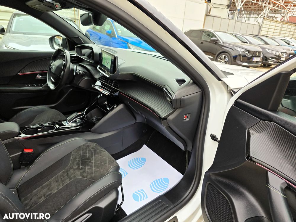 Peugeot 2008 PureTech 155 EAT8 GT - 14