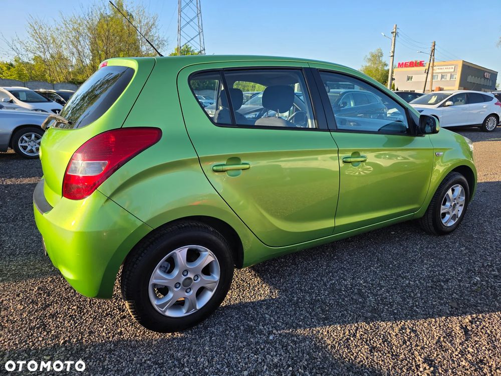 Hyundai i20 1.2 FIFA WM Edition - 29