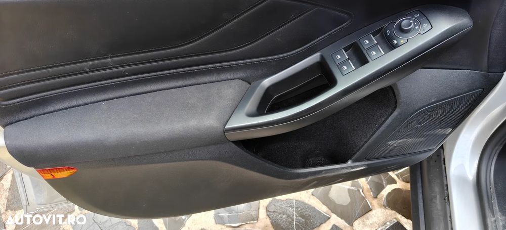 Ford Focus 1.0 EcoBoost Titanium X - 19